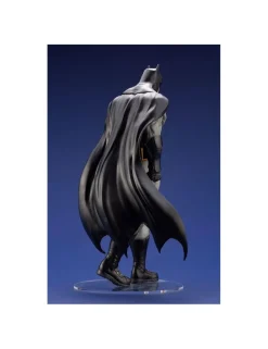 Kotobukiya ARTFX DC Universe Batman Last Knight on Earth